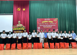 TRAO 82 PHẦN QUÀ TỪ CHƯƠNG TRÌNH "XUÂN YÊU THƯƠNG - TẾT CHIA SẺ" TẠI TRƯỜNG THPT ĐIỂU CẢI