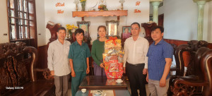 LÃNH ĐẠO UBND XÃ THĂM TẶNG QUÀ THANH NIÊN LÊN ĐƯỜNG NHẬP NGŨ...