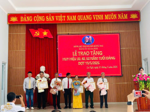ĐẢNG ỦY XÃ LA NGÀ TRAO HUY HIỆU ĐẢNG ĐỢT 19/5/2026