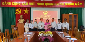 UỶ BAN NHÂN DÂN XÃ LA NGÀ TỔ CHỨC HỘI NGHỊ TRAO QUYẾT ĐỊNH VỀ NHÂN SỰ TẠI TRƯỜNG HỌC