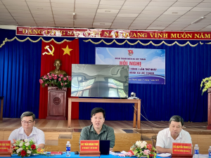 Đồng chí Trần Hoàng Trực – Ủy viên Ban Chấp hành Đảng bộ tỉnh, Bí thư Đảng ủy, Chủ tịch HĐND xã chủ trì hội nghị