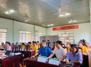 Phiên giao dịch tín dụng NHCSXH tại điểm giao dịch xã Lộc Thạnh