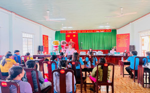 Nguồn vốn vay học sinh, sinh viên đến với bà con nhân dân (điểm UBND xã Lộc Thạnh)