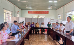 Hội Người cao tuổi tỉnh Đồng Nai thăm, tặng quà tại xã Lộc Thạnh