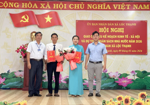 Lộc Thạnh trao các Quyết định về công tác cán bộ
