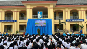 Công an xã Lộc Thạnh tổ chức tuyên truyền pháp luật trong trường học