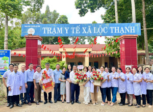 Lộc Thạnh chúc mừng Trạm Y tế xã nhân Ngày Thầy thuốc Việt Nam