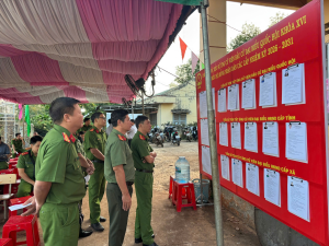 Công an xã Lộc Thạnh tham gia bầu cử và bảo đảm an ninh,...