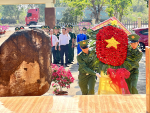 Lộc Thạnh dâng hương tưởng niệm các anh hùng liệt sĩ