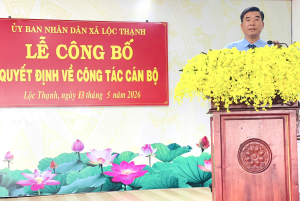 Lộc Thạnh công bố Quyết định bổ nhiệm lại cán bộ quản lý trường học