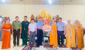 Lộc Thạnh thăm, chúc mừng chùa Thanh Tâm nhân Đại lễ Phật đản