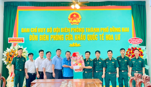 Lãnh đạo xã Lộc Thạnh thăm, chúc mừng Đồn Biên phòng Cửa khẩu Quốc tế Hoa Lư nhân kỷ niệm 51 năm ngày thành lập