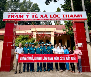 Lộc Thạnh ra quân tổng vệ sinh môi trường, diệt lăng quăng phòng, chống sốt xuất huyết