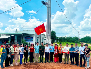Ủy ban MTTQ Việt Nam thành phố Đồng Nai trao tặng công trình “Ánh sáng biên cương” tại xã Lộc Thạnh