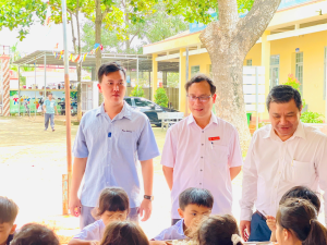 Lộc Thạnh kiểm tra đột xuất bếp ăn bán trú trong trường học