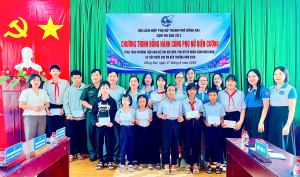 Cụm thi đua số 2 trao sinh kế, học bổng cho phụ nữ, trẻ em khó khăn