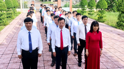 Lộc Hưng dâng hương Nhà bia tưởng niệm các anh hùng, liệt sĩ