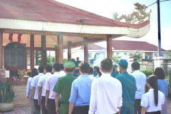 Lộc Hưng dâng hương tưởng niệm các anh hùng liệt sĩ nhân dịp 19/8 và 2/9
