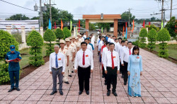 Đoàn đại biểu dâng hương tri ân trước thềm Đại hội đại biểu Đảng bộ xã Lộc Hưng lần thứ I