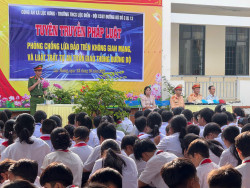 Tuyên truyền phòng, chống lừa đảo qua mạng và an toàn giao thông cho học sinh