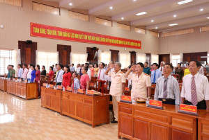 Lộc Ninh trao huy hiệu Đảng cho 16 đảng viên đợt 2/9