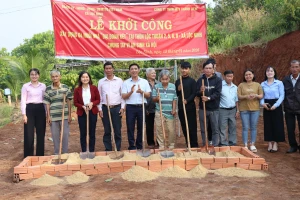 LỘC NINH KHỞI CÔNG 04 CĂN NHÀ ĐẠI ĐOÀN KẾT  CHO HỘ KHÓ KHĂN