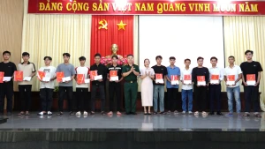 XÃ LỘC NINH TRAO QUYẾT ĐỊNH GỌI CÔNG DÂN NHẬP NGŨ