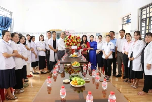 LÃNH ĐẠO XÃ LỘC NINH THĂM CHÚC MỪNG  NGÀY THẦY THUỐC VIỆT NAM