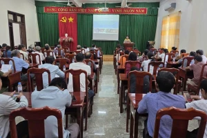 HỘI VIÊN NÔNG DÂN XÃ THAM GIA TẬP HUẤN VỀ VỆ SINH  AN TOÀN...