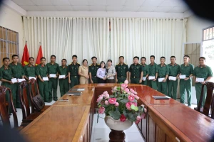 XÃ LỘC NINH THĂM ĐỘNG VIÊN CHIẾN SĨ MỚI