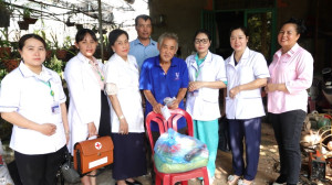 Trạm Y tế phường Lộc Ninh tổ chức khám bệnh, chăm sóc sức khỏe tại nhà cho người cao tuổi yếu thế