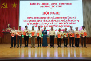 PHƯỜNG LỘC NINH CÔNG BỐ CÁC QUYẾT ĐỊNH VỀ SẮP XẾP KHU PHỐ, CÁC ĐƠN VỊ SỰ NGHIỆP GIÁO DỤC