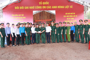 SƯ ĐOÀN 302 VÀ PHƯỜNG LỘC NINH THĂM, ĐỘNG VIÊN ĐỘI K72 THỰC...
