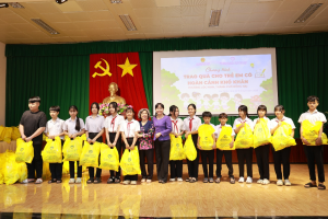 TRAO TẶNG 150 PHẦN QUÀ CHO TRẺ EM CÓ HOÀN CẢNH KHÓ KHĂN TRÊN ĐỊA BÀN PHƯỜNG LỘC NINH