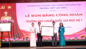 GẦN 1.600 HỌC SINH TRƯỜNG THPT LỘC NINH NÔ NỨC  KHAI GIẢNG NĂM HỌC MỚI