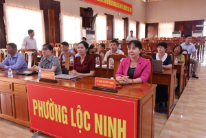 PHƯỜNG LỘC NINH THAM DỰ HỘI NGHỊ CHUYỂN GIAO BỘ HỌC LIỆU ĐA PHƯƠNG TIỆN “BÌNH DÂN HỌC VỤ SỐ - QUỐC HỘI SỐ”