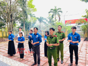 Tuổi trẻ Lộc Quang dâng hương trước thềm Đại hội