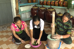 Lưu giữ hương men rượu cần truyền thống của đồng bào Thái ở Lộc Quang