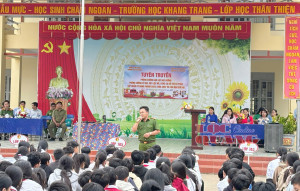 Công an xã Lộc Quang tăng cường tuyên truyền, phổ biến, giáo dục pháp luật  trong trường học
