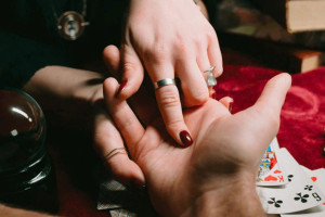 Ðừng tin vào bói toán