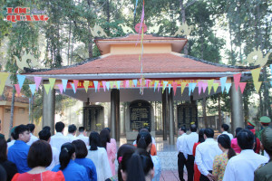 Lễ chào cờ và viếng Nhà bia tưởng niệm nhân kỷ niệm 96 năm Ngày thành lập Đảng Cộng sản Việt Nam