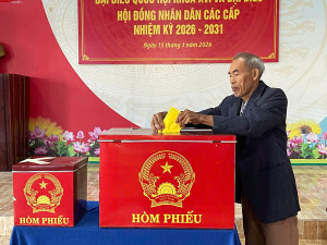 Cử tri Lộc Quang nô nức đi bầu cử
