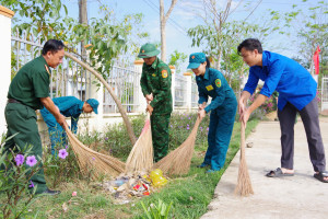 Ra quân dọn dẹp vệ sinh, chuẩn bị cho ngày bầu cử “Ngày Hội...