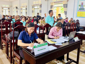 Phụ nữ Lộc Quang phối hợp thực hiện hiệu quả công tác ủy thác vốn vay Ngân hàng Chính sách xã hội.