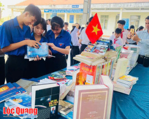 Trường THCS Lộc Quang hưởng ứng ngày sách và văn hóa đọc...