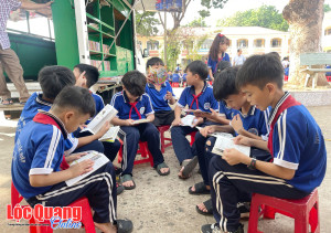 Gieo mầm tri thức từ xe thư viện lưu động