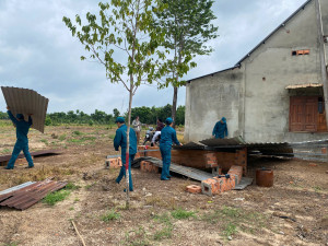 Mưa lớn kèm giông lốc gây thiệt hại một số nhà dân trên địa bàn xã Lộc Quang
