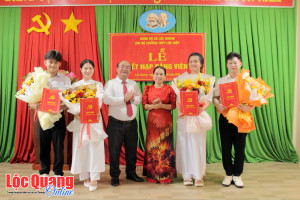 4 học sinh Trường THPT Lộc Hiệp vinh dự đứng vào hàng ngũ của Đảng
