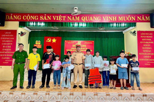 Công an xã Lộc Quang tuyên truyền pháp luật về giao thông...