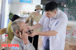Lộc Quang ra quân hưởng ứng Chiến dịch đợt cao điểm 180 ngày đêm khám sức khỏe định kỳ toàn dân